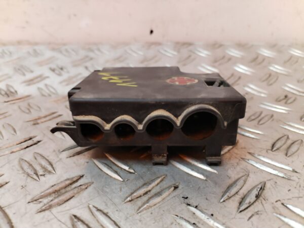 CAJA RELES / FUSIBLES 127612