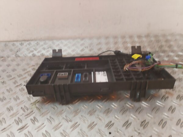 CAJA RELES / FUSIBLES 128602