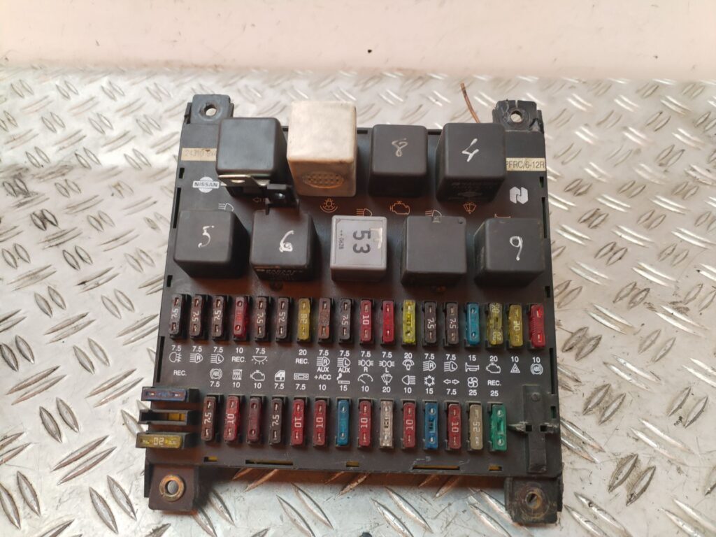 CAJA RELES / FUSIBLES 127512