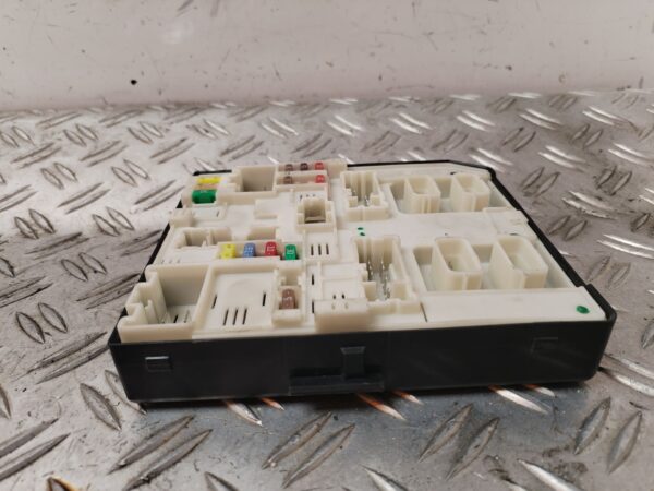 CAJA RELES / FUSIBLES 127484