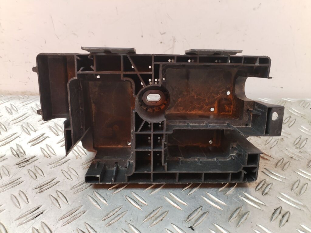 CAJA RELES / FUSIBLES 127284