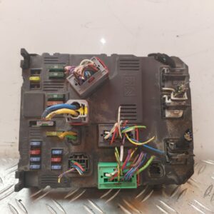 CAJA RELES / FUSIBLES 126994