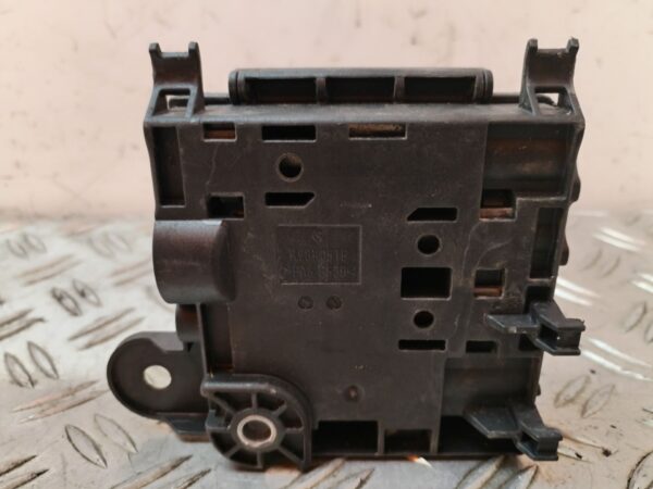 CAJA RELES / FUSIBLES 127612