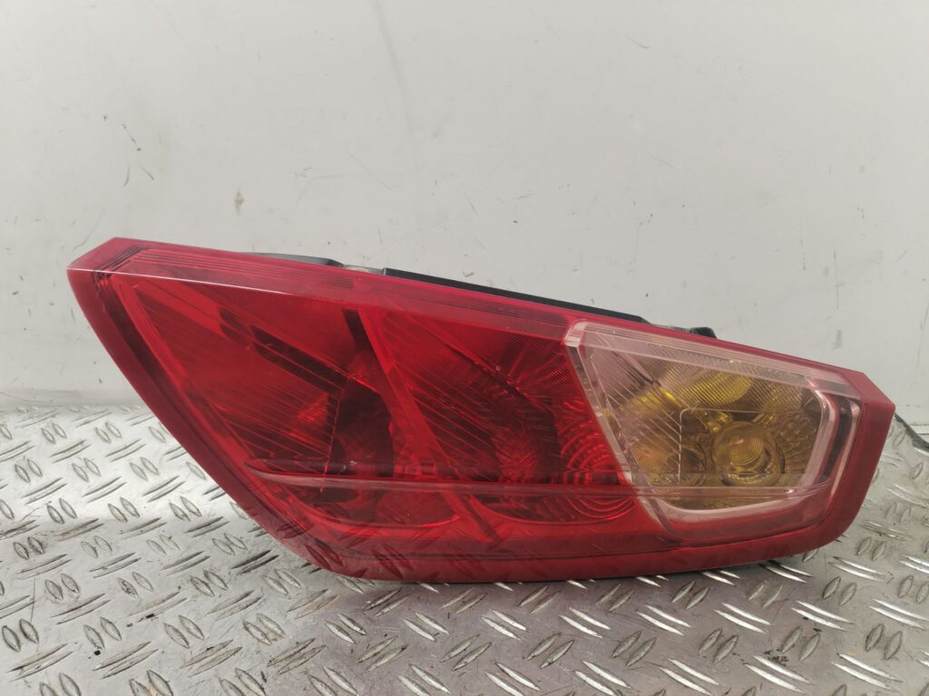 PILOTO TRASERO DERECHO 128184