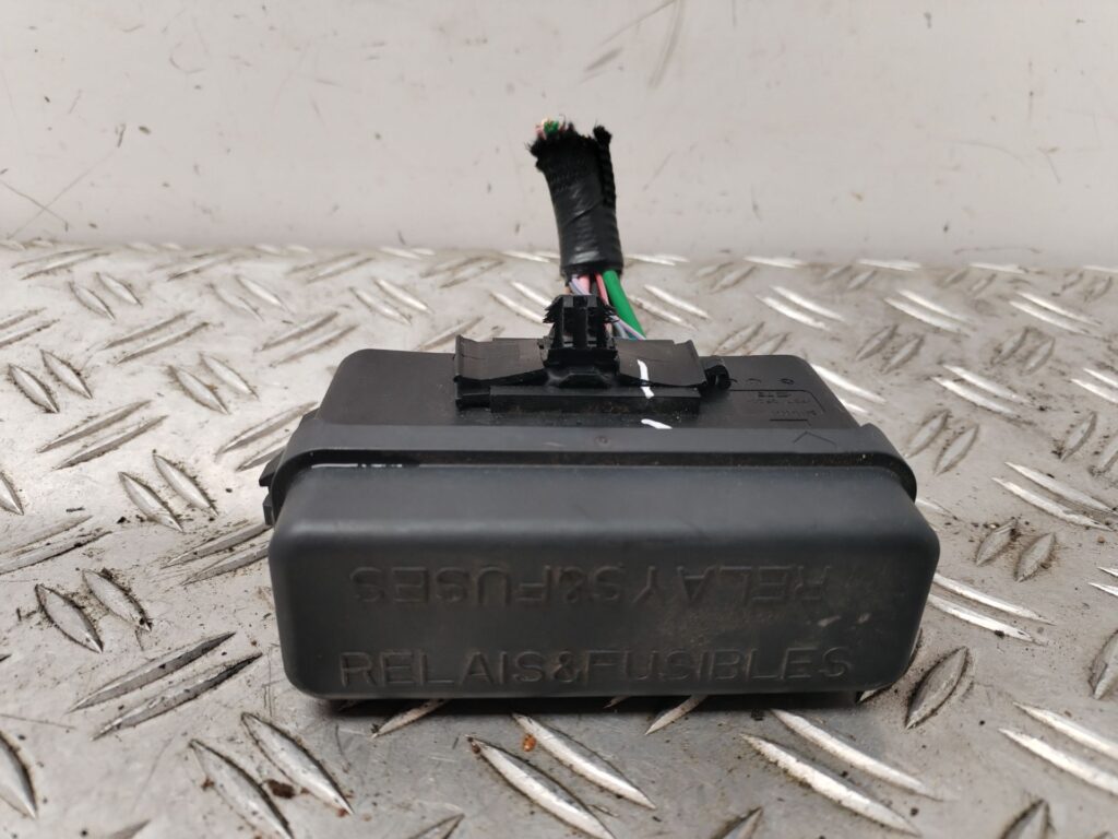 CAJA RELES / FUSIBLES 127443
