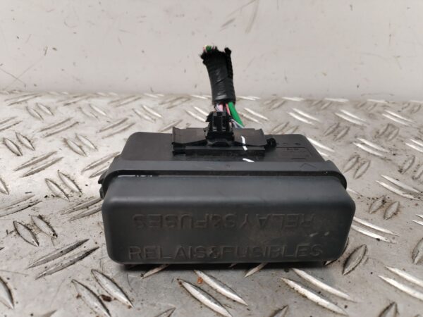 CAJA RELES / FUSIBLES 127443