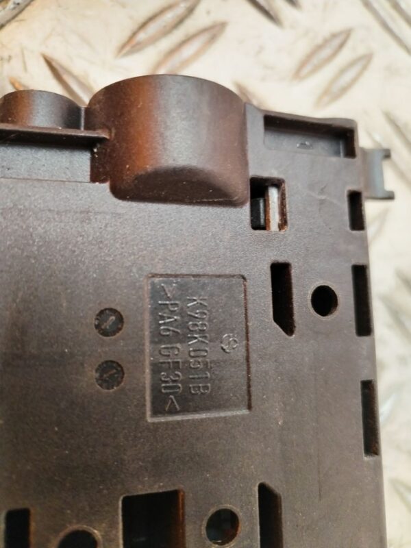 CAJA RELES / FUSIBLES 127612