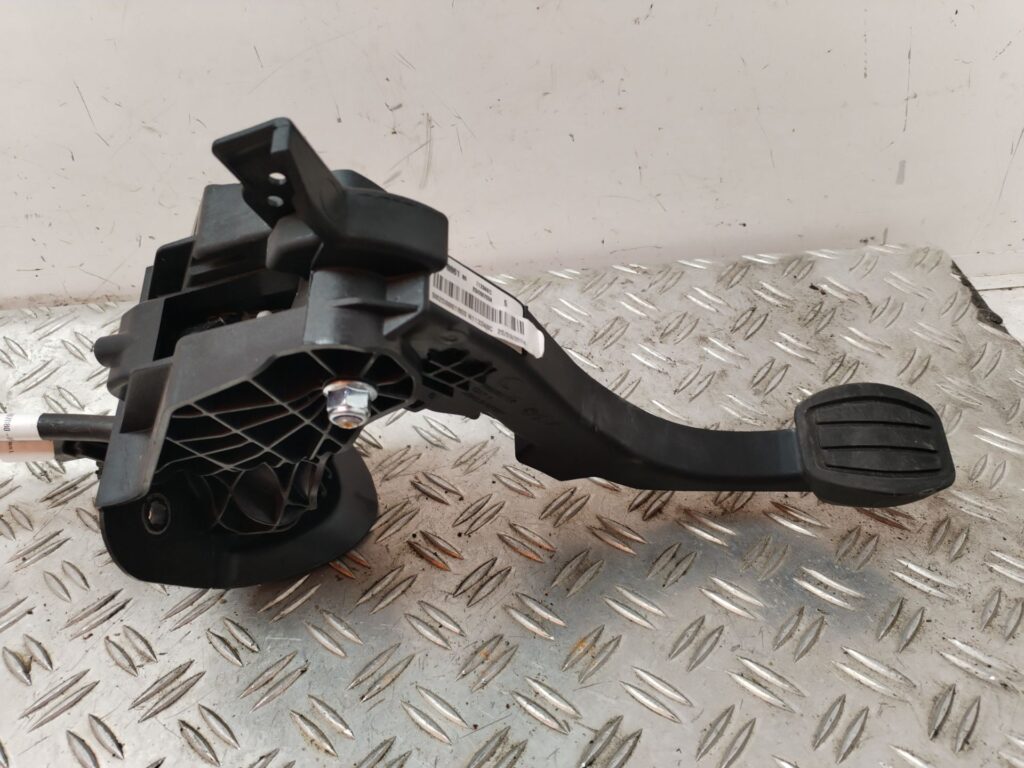 PEDAL EMBRAGUE 127412