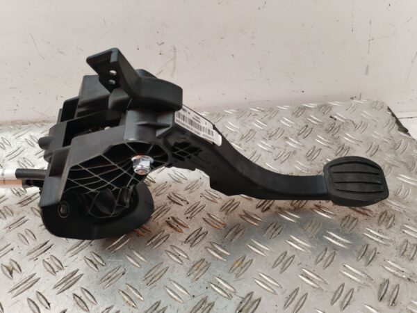 PEDAL EMBRAGUE 127412