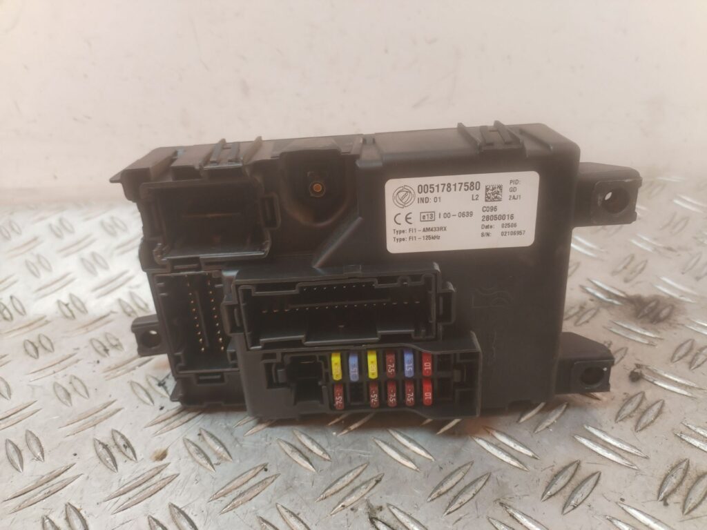 CAJA RELES / FUSIBLES 128531