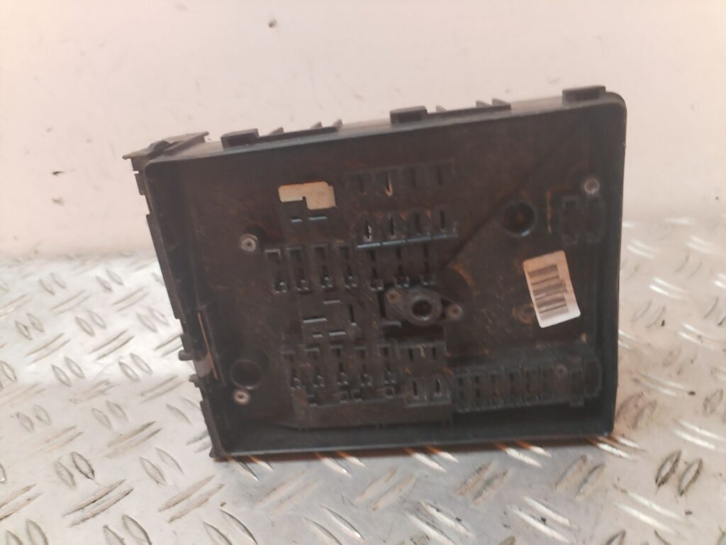 CAJA RELES / FUSIBLES 126621