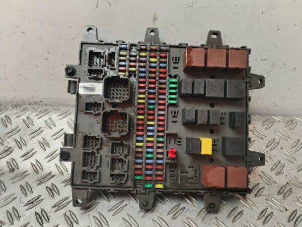CAJA RELES / FUSIBLES 128344