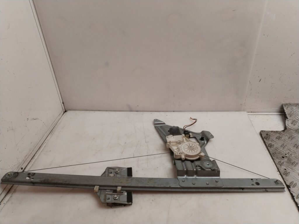 ELEVALUNAS DELANTERO DERECHO 125375