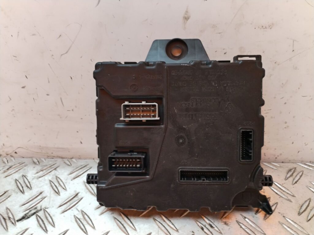 CAJA RELES / FUSIBLES 128686