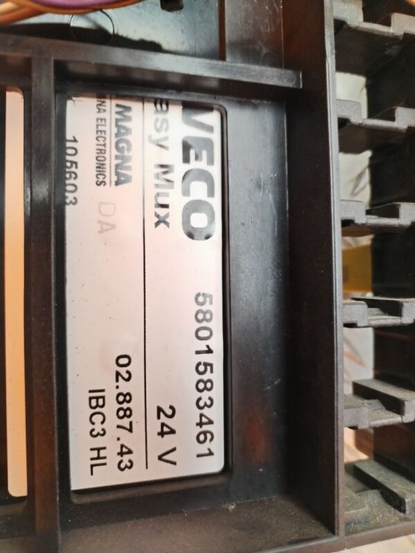 CAJA RELES / FUSIBLES 128935