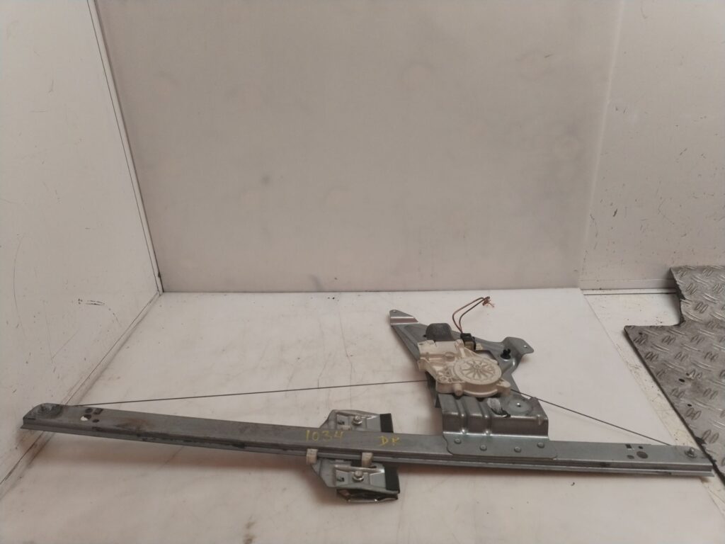 ELEVALUNAS DELANTERO DERECHO 125373
