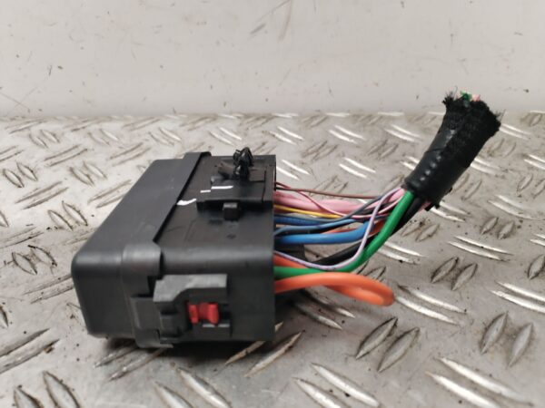 CAJA RELES / FUSIBLES 127443