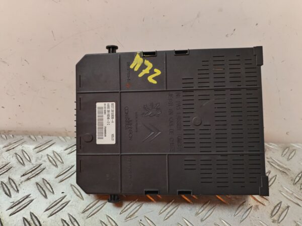 CAJA RELES / FUSIBLES 127505