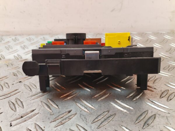 CAJA RELES / FUSIBLES 128110