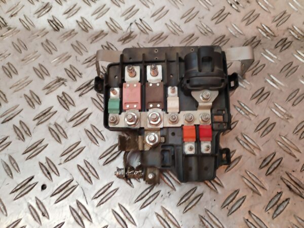 CAJA RELES / FUSIBLES 128690