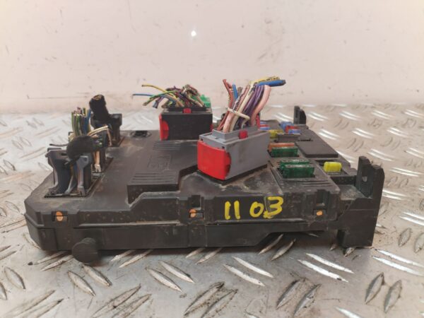 CAJA RELES / FUSIBLES 126994