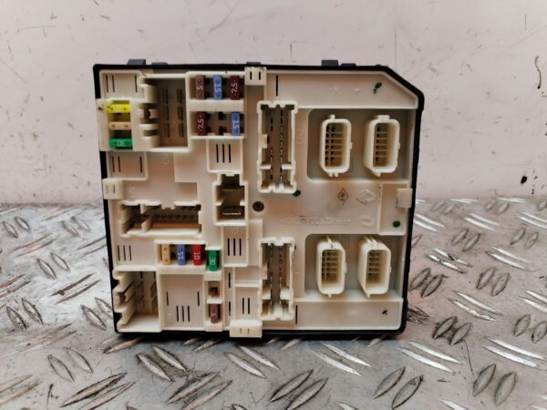 CAJA RELES / FUSIBLES 127692