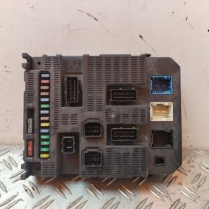 CAJA RELES / FUSIBLES 129720