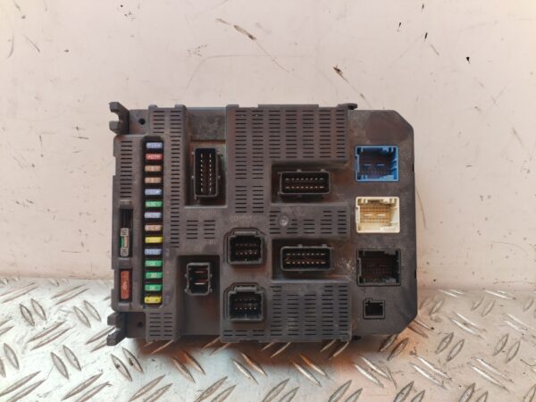 CAJA RELES / FUSIBLES 129720
