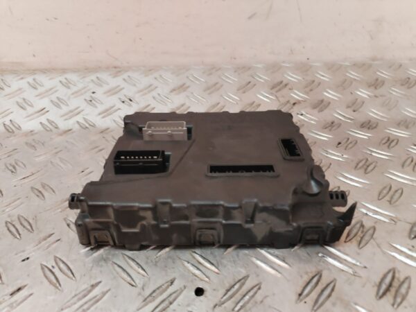 CAJA RELES / FUSIBLES 130098