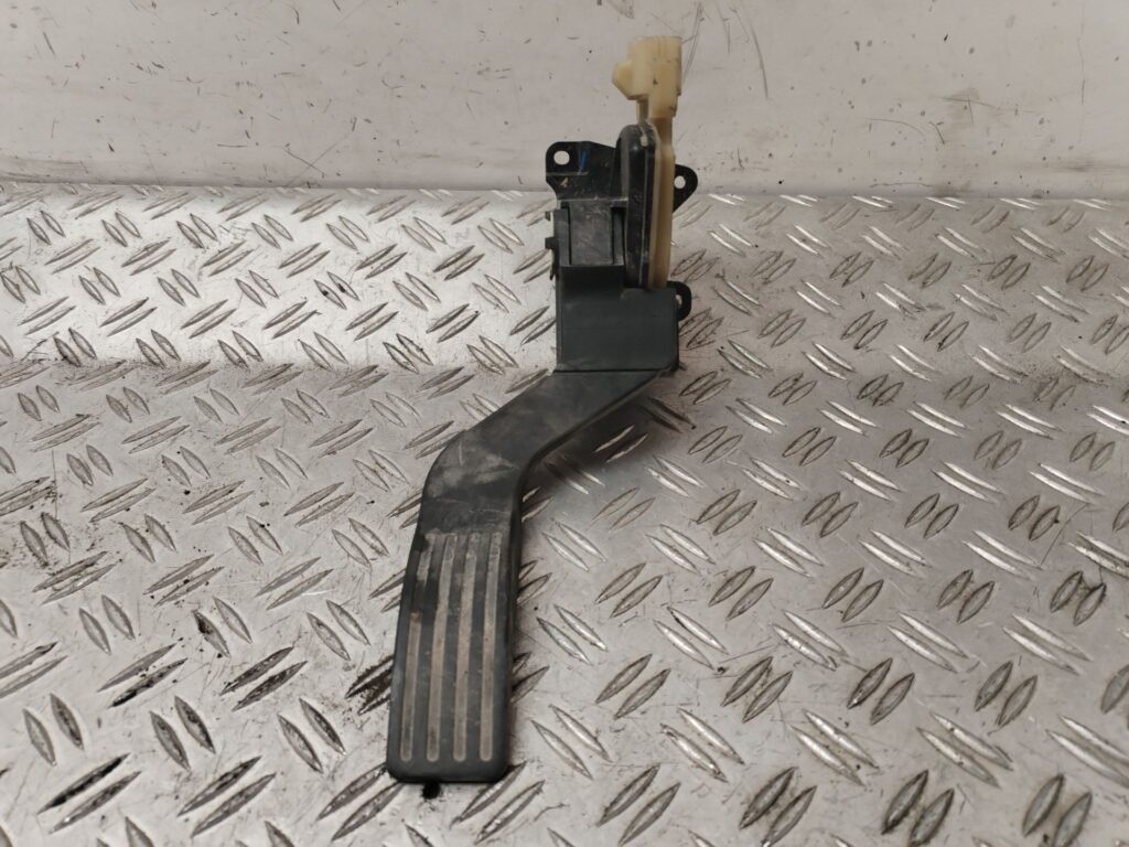 PEDAL ACELERADOR 129902