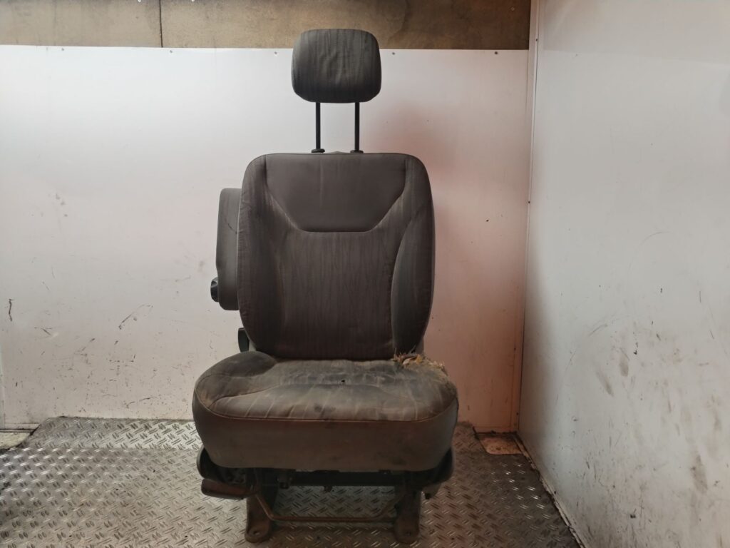 ASIENTO DELANTERO IZQUIERDO 130548