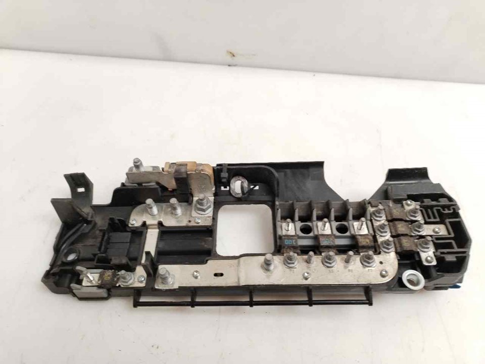 CAJA RELES / FUSIBLES 124397