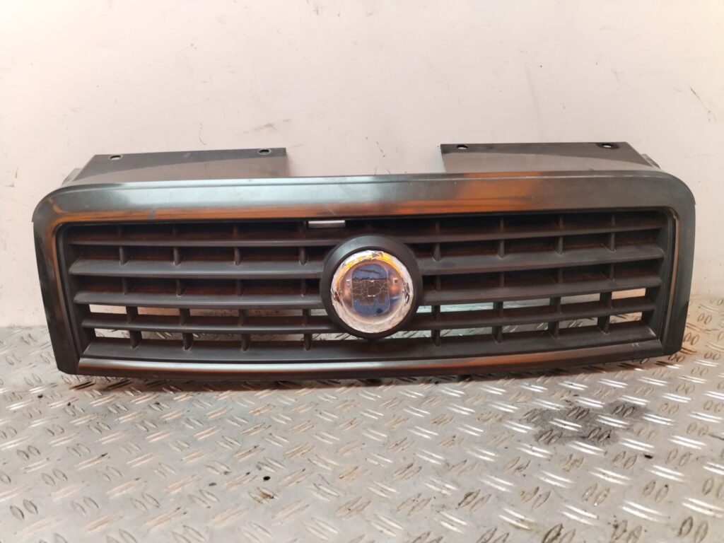 REJILLA DELANTERA 129500
