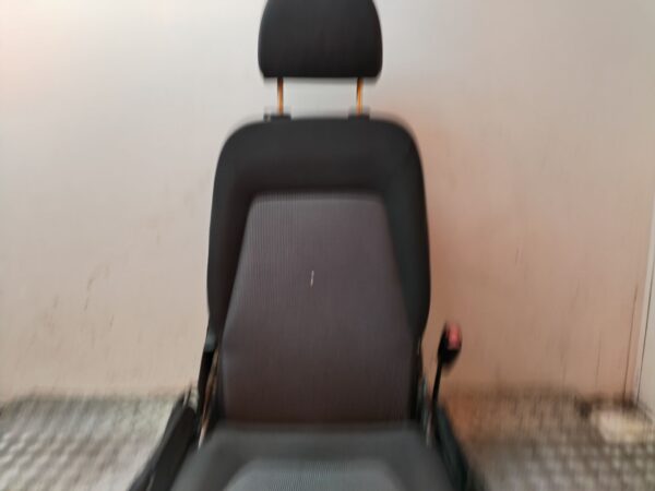 ASIENTO DELANTERO DERECHO 130483