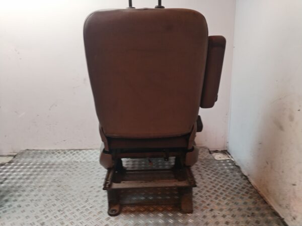 ASIENTO DELANTERO IZQUIERDO 130548