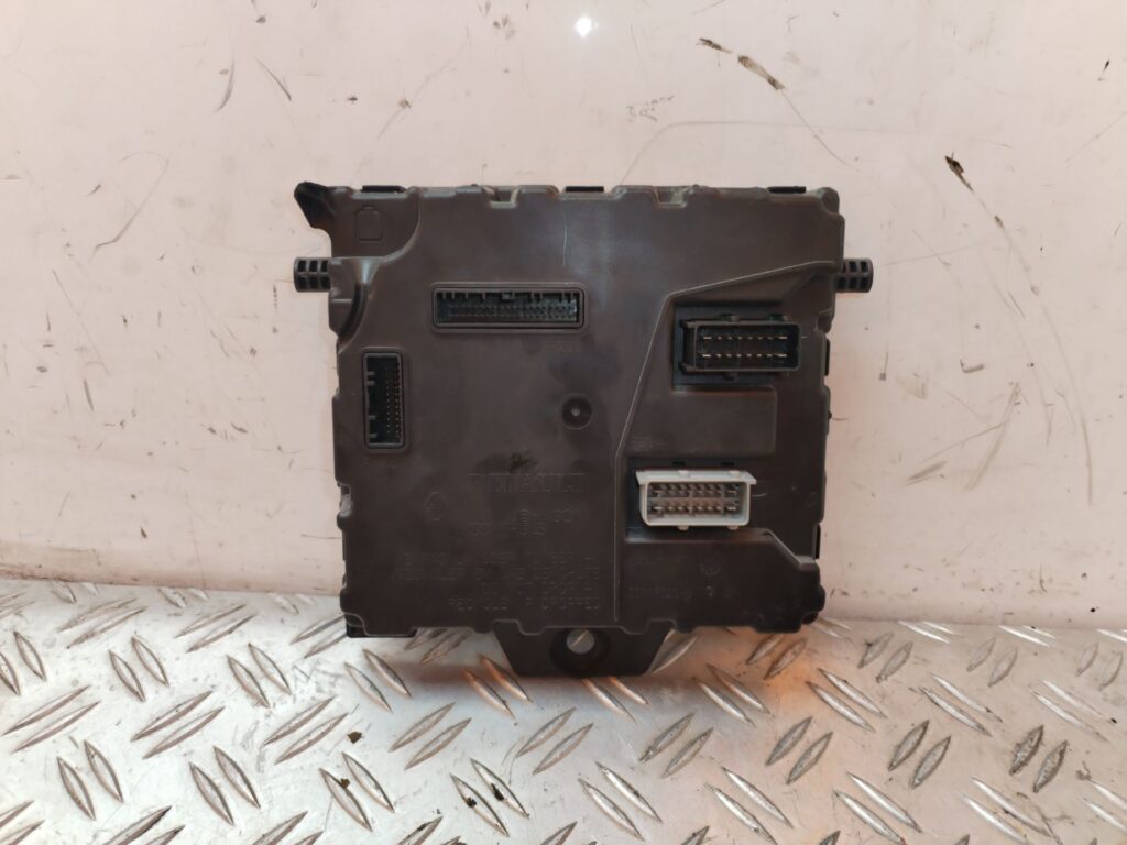 CAJA RELES / FUSIBLES 130098