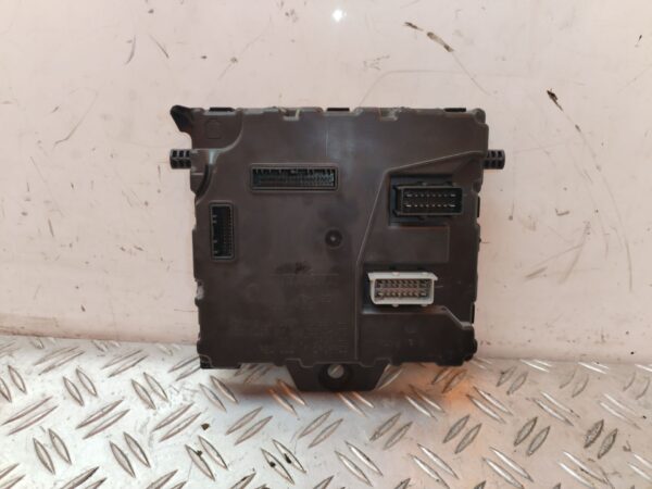 CAJA RELES / FUSIBLES 130098