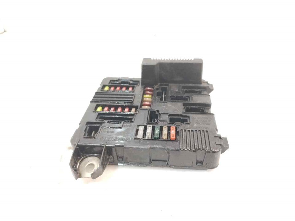 CAJA RELES / FUSIBLES 124002