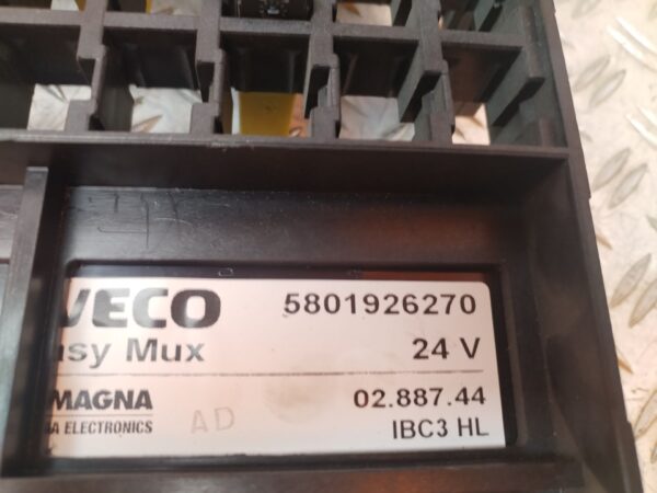 CAJA RELES / FUSIBLES 129250