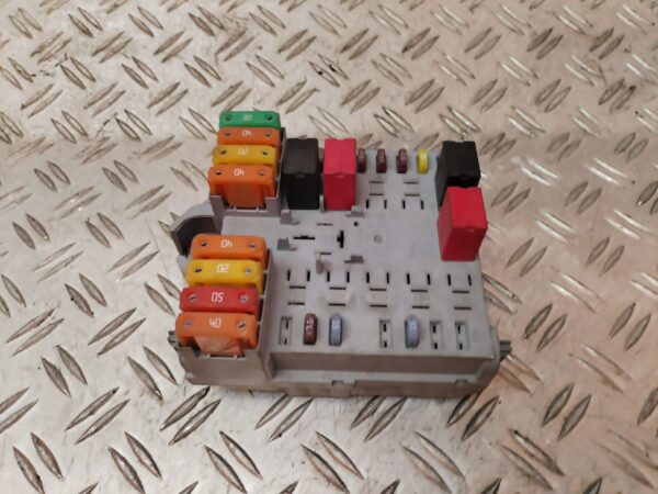CAJA RELES / FUSIBLES 130465