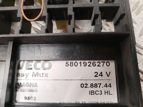CAJA RELES / FUSIBLES 129646