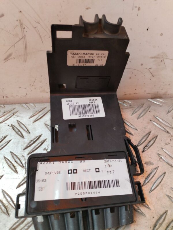 CAJA RELES / FUSIBLES 130170