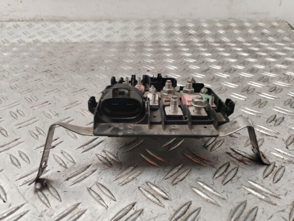 CAJA RELES / FUSIBLES 130119