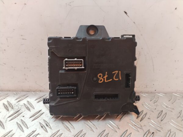 CAJA RELES / FUSIBLES 130265