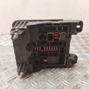 CAJA RELES / FUSIBLES 130441