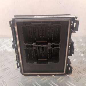 CAJA RELES / FUSIBLES 129434