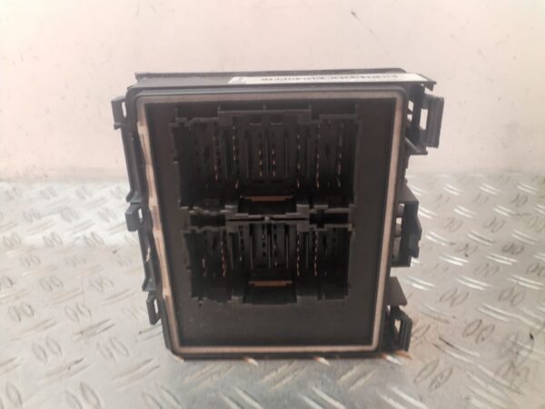 CAJA RELES / FUSIBLES 129434