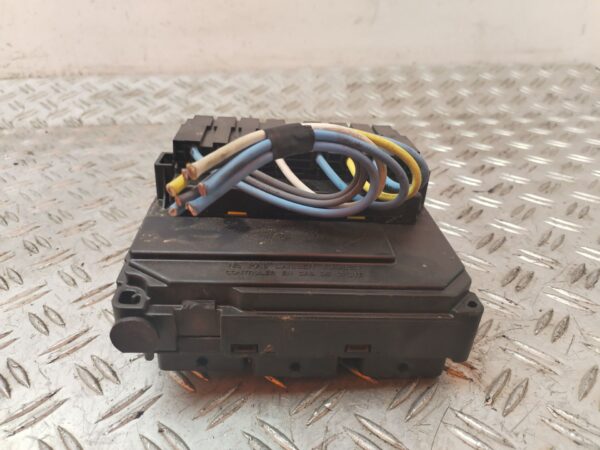 CAJA RELES / FUSIBLES 130492