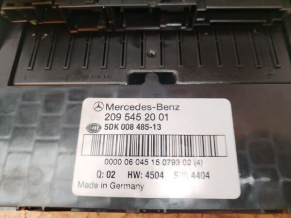 CAJA RELES / FUSIBLES 129818