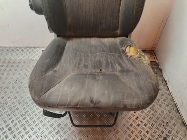 ASIENTO DELANTERO IZQUIERDO 130548